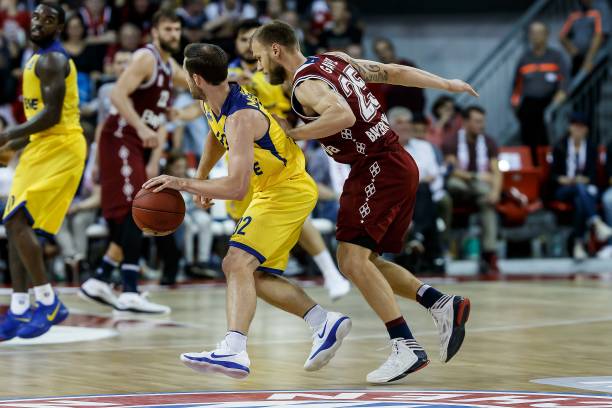 次面对裁判 次面对裁判