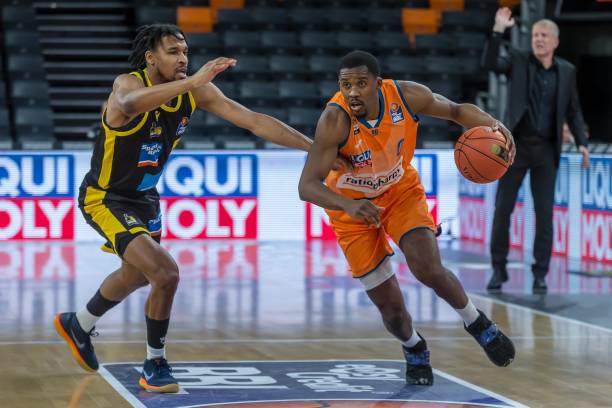 他的外线投 他的外线投